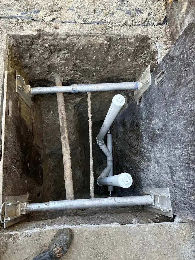 Experienced plumber completing Drain Cleaning work in Saddlebrooke